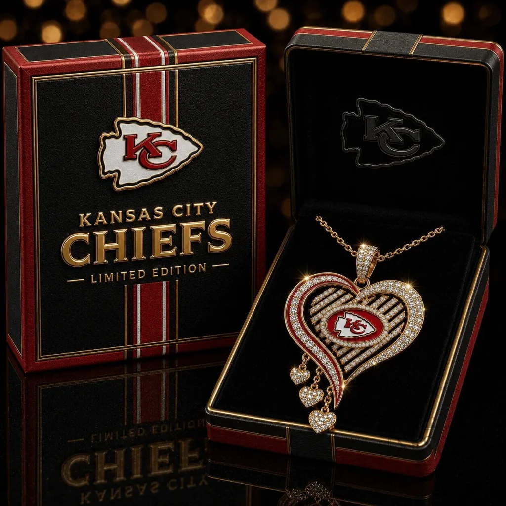 Kansas City Chiefs Heart Pendant Necklace with Diamonds Kansas City Chiefs Heart Pendant Necklace with Diamonds