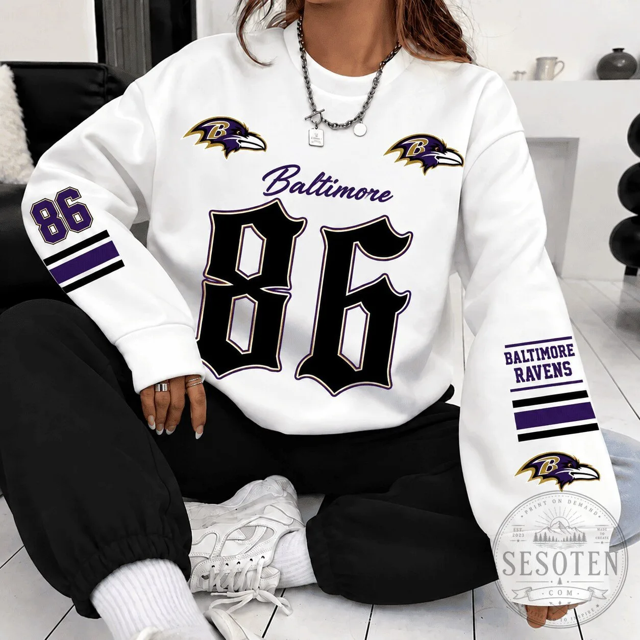 Baltimore Ravens Football Team Number 86 White Sweatshirt