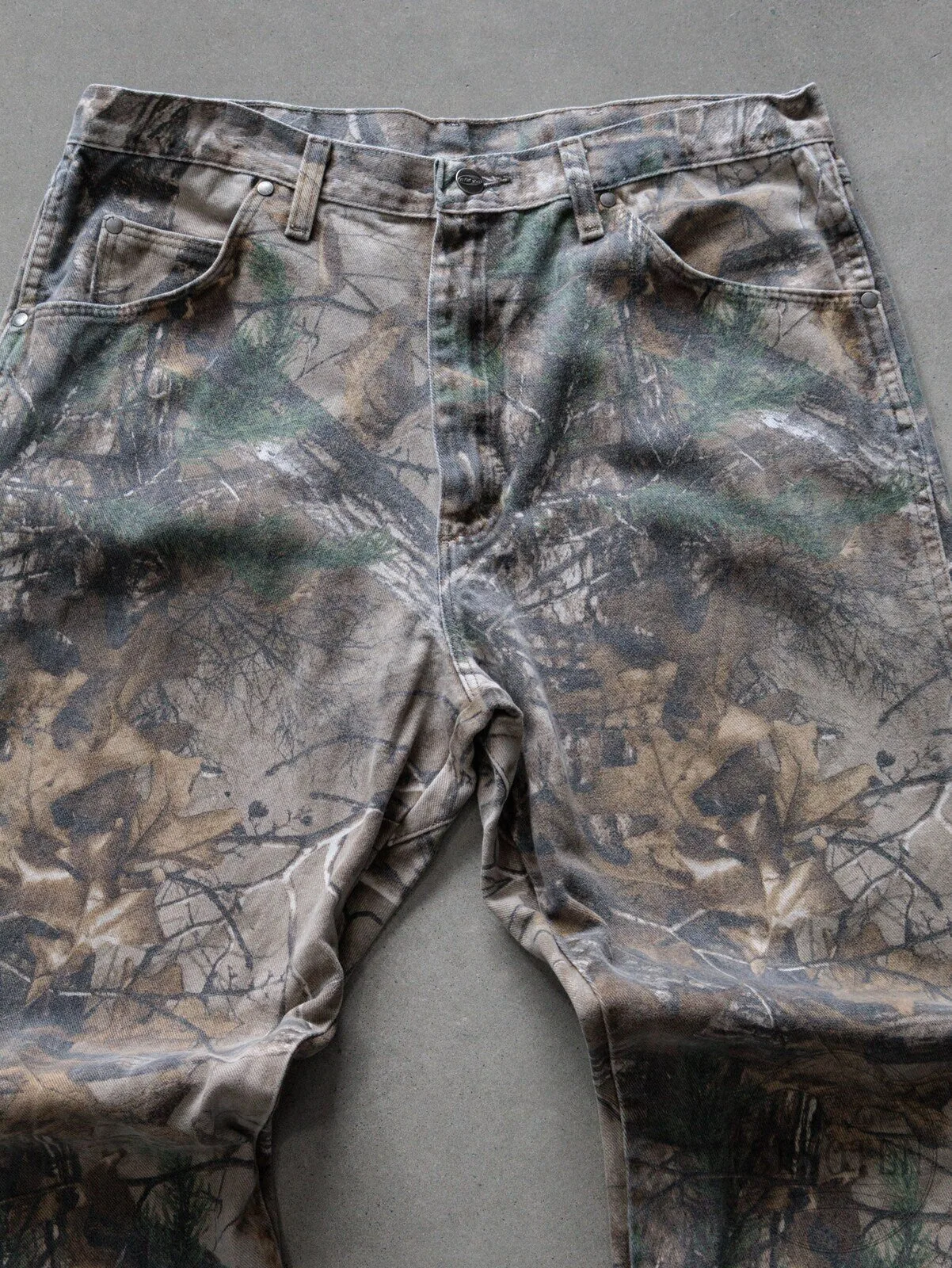 Vintage 90s Realtree Camouflage Wrangler Denim Pants for Men 8 Vintage 90s Realtree Camouflage Wrangler Denim Pants for Men