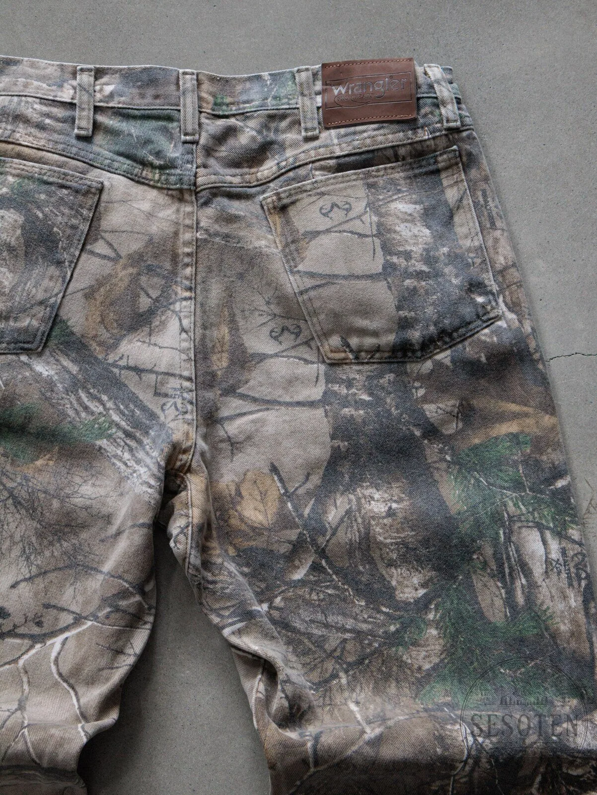 Vintage 90s Realtree Camouflage Wrangler Denim Pants for Men 10 Vintage 90s Realtree Camouflage Wrangler Denim Pants for Men